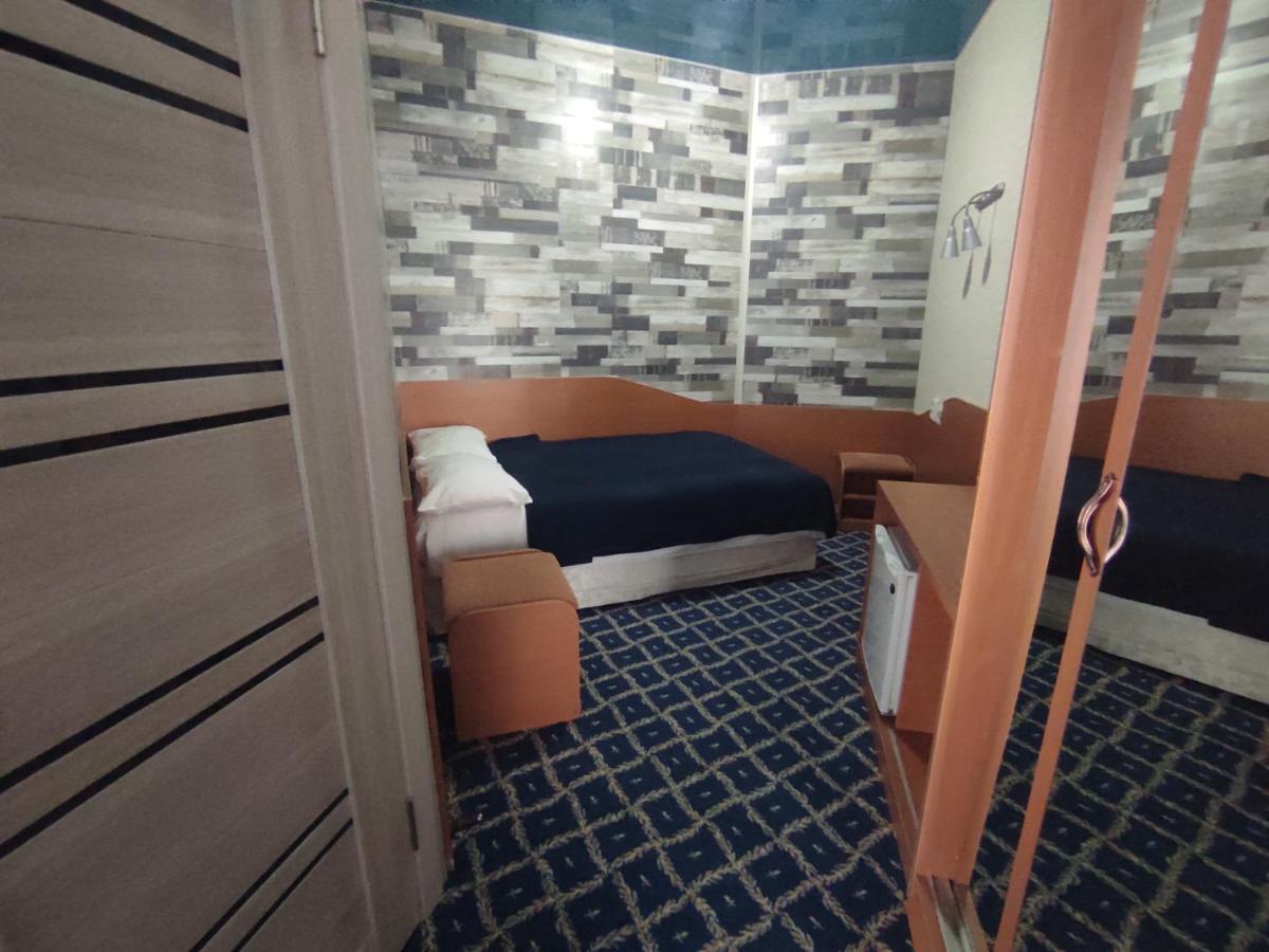 Three Dolphins Hotel Aktau  Exterior foto