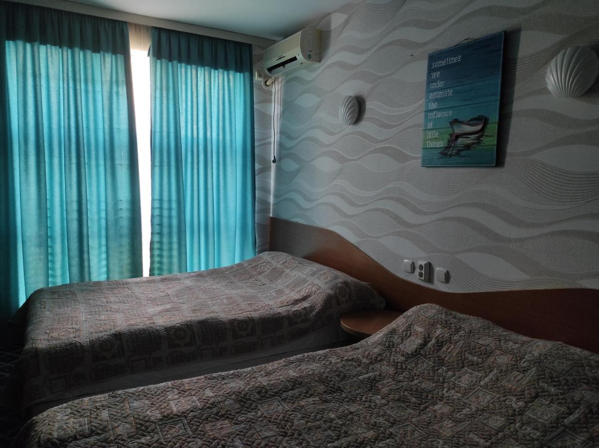 Three Dolphins Hotel Aktau  Exterior foto