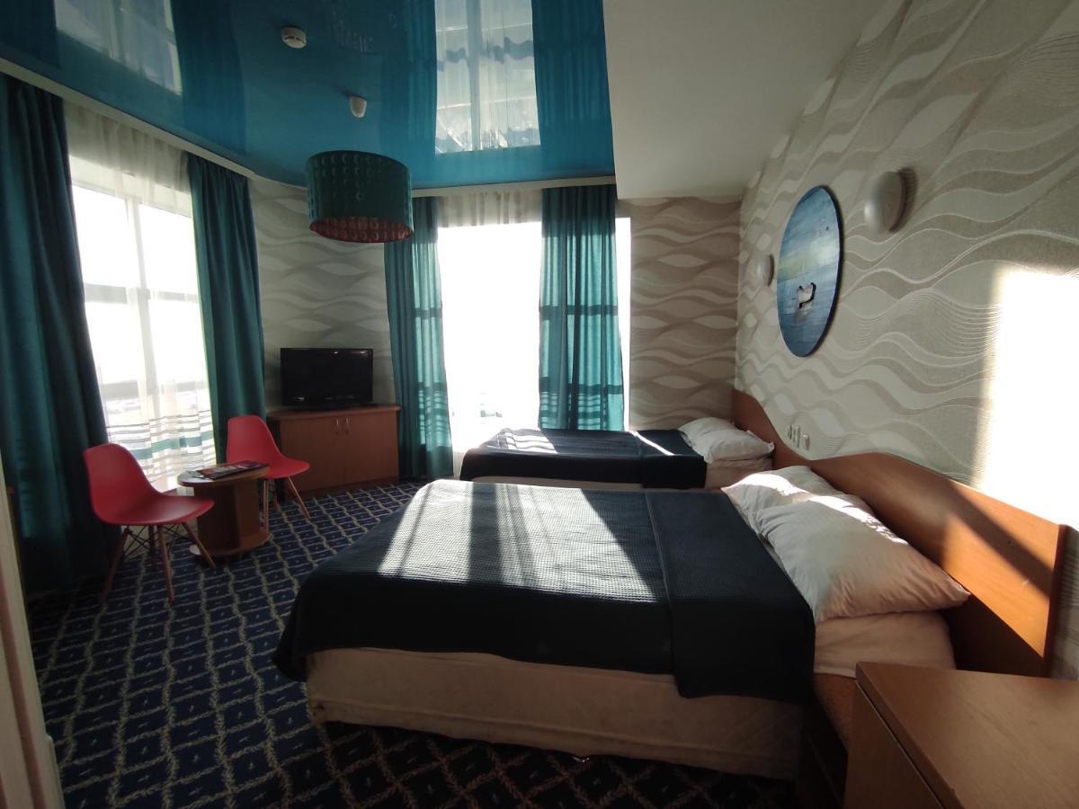 Three Dolphins Hotel Aktau  Exterior foto
