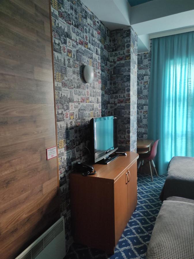Three Dolphins Hotel Aktau  Exterior foto