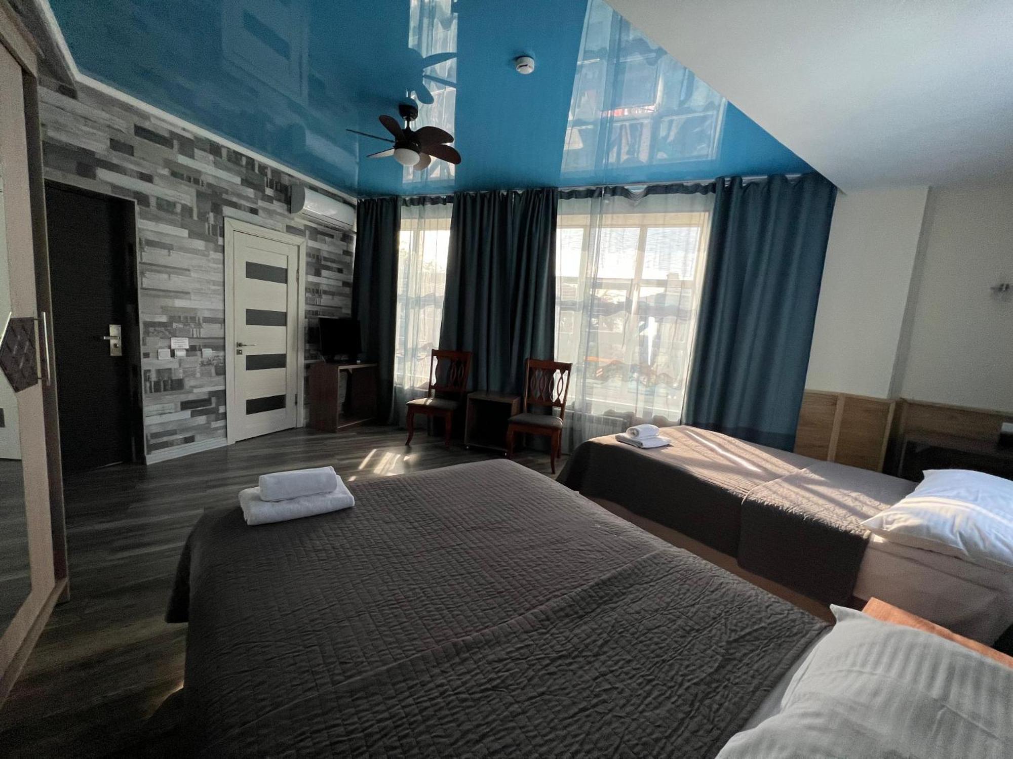 Three Dolphins Hotel Aktau  Exterior foto